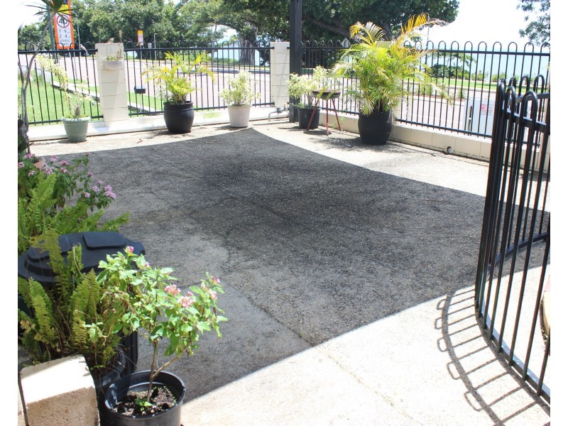 1/25 Victoria Street, Cardwell QLD 4849