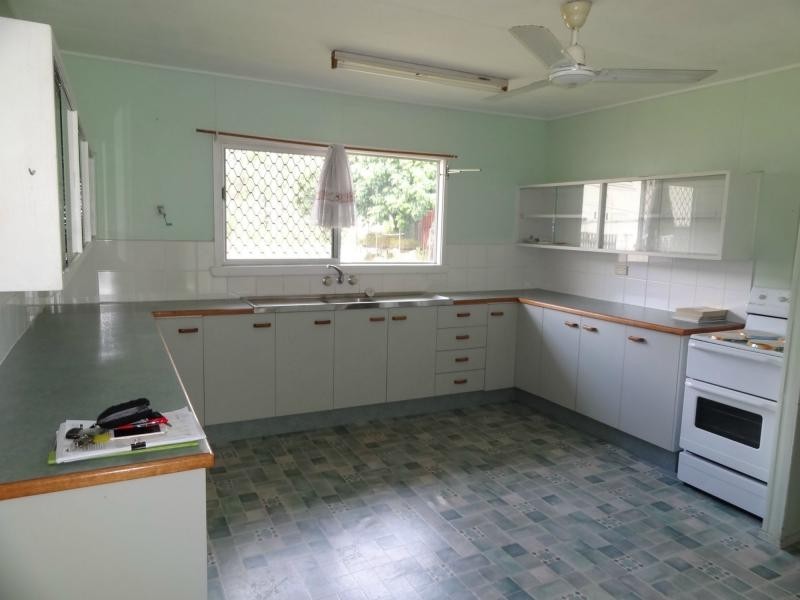 233 Victoria Street, Cardwell QLD 4849