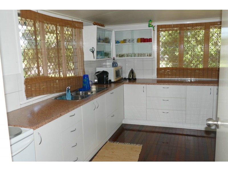 27 Marine Parade, Cardwell QLD 4849