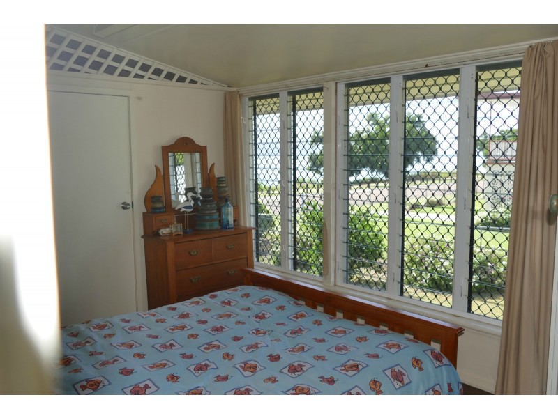 27 Marine Parade, Cardwell QLD 4849