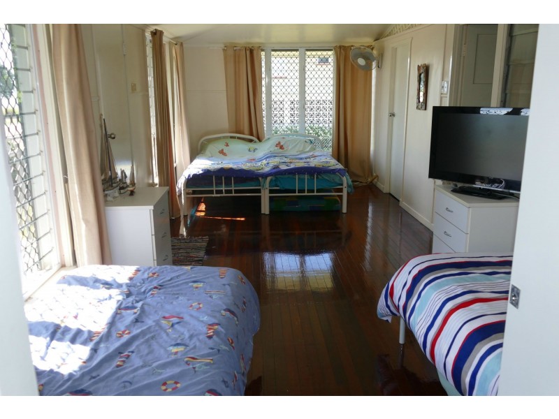 27 Marine Parade, Cardwell QLD 4849