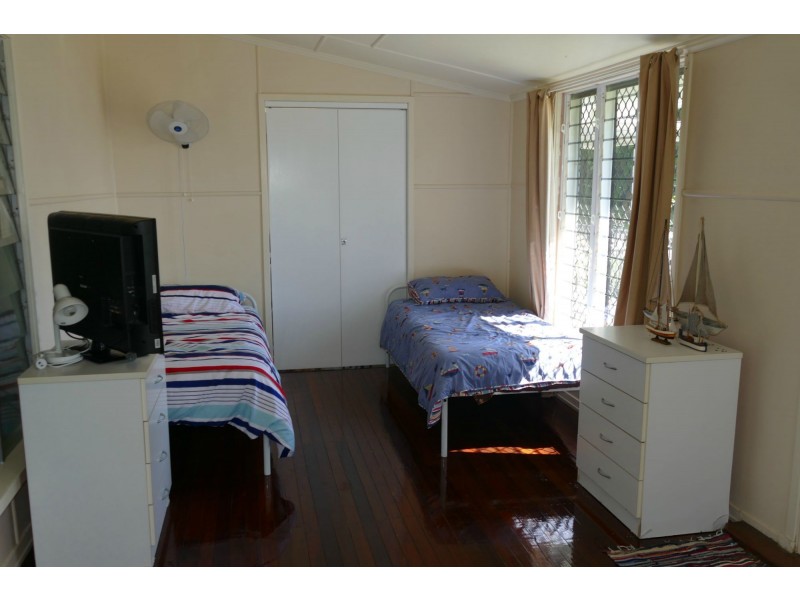 27 Marine Parade, Cardwell QLD 4849