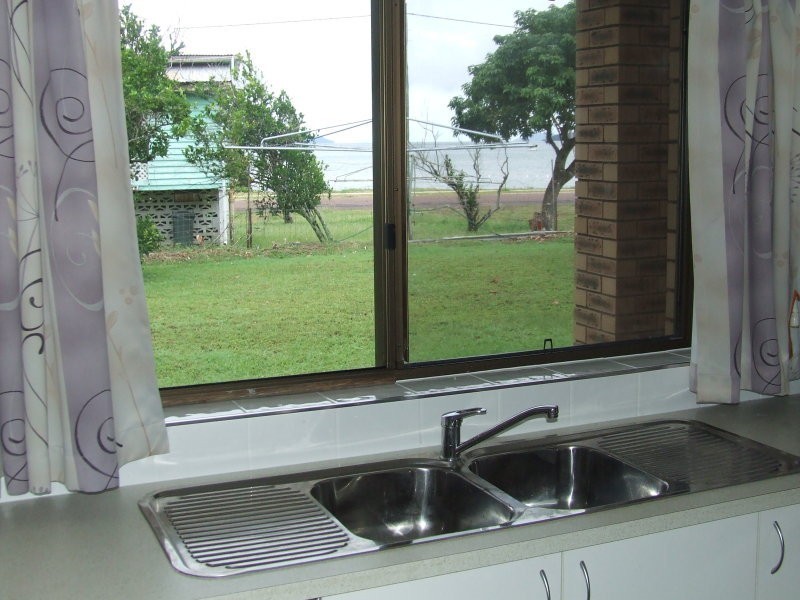 6 Leefe Street, Cardwell QLD 4849