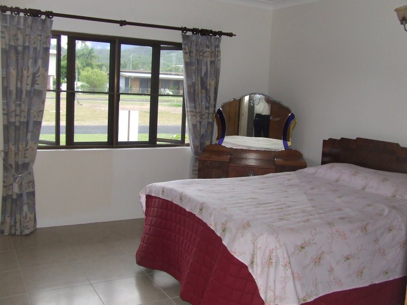 6 Leefe Street, Cardwell QLD 4849