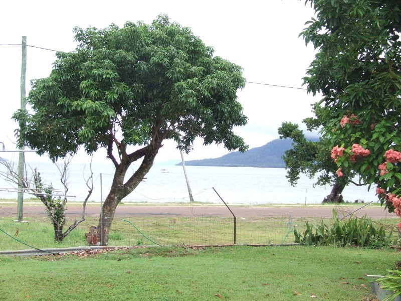 6 Leefe Street, Cardwell QLD 4849