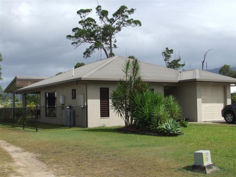 7 Edmondson Close, Cardwell QLD 4849