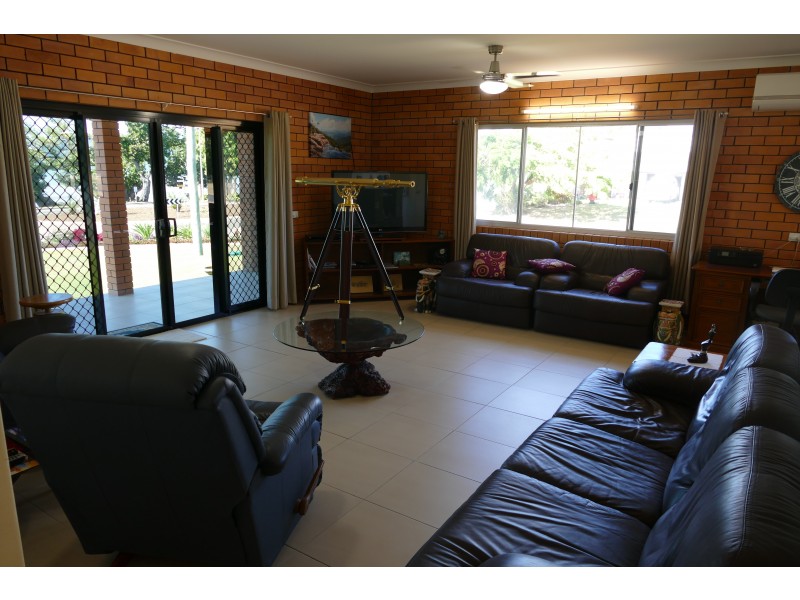 19 Victoria St, Cardwell QLD 4849