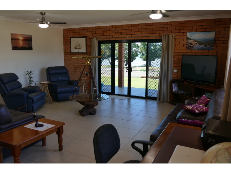 19 Victoria St, Cardwell QLD 4849