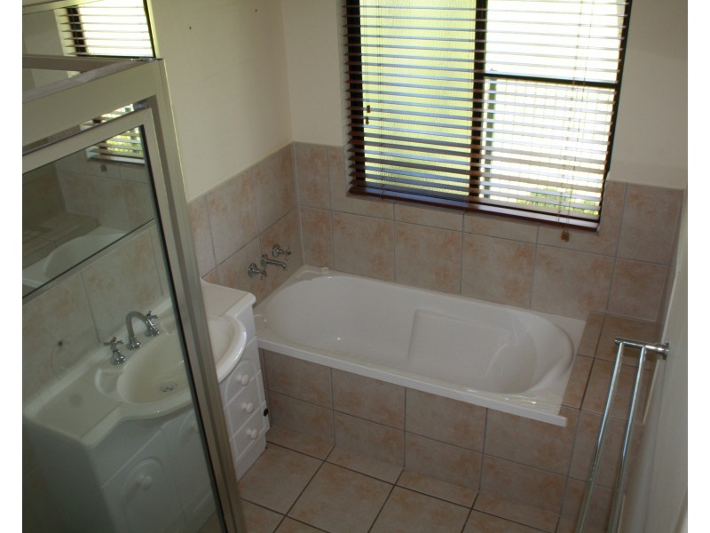 6 Poinciana Boulevard, Cardwell QLD 4849