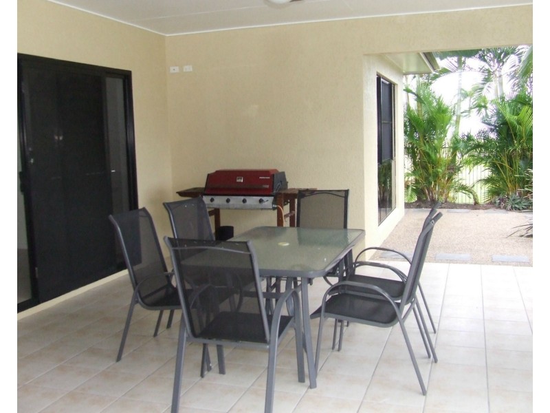 6 Poinciana Boulevard, Cardwell QLD 4849