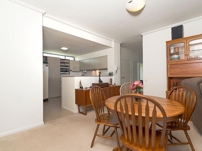 216/2 Riverwalk Avenue, Robina QLD 4226