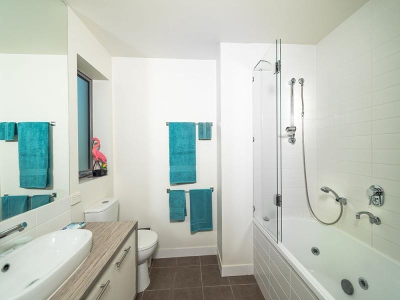 216/2 Riverwalk Avenue, Robina QLD 4226