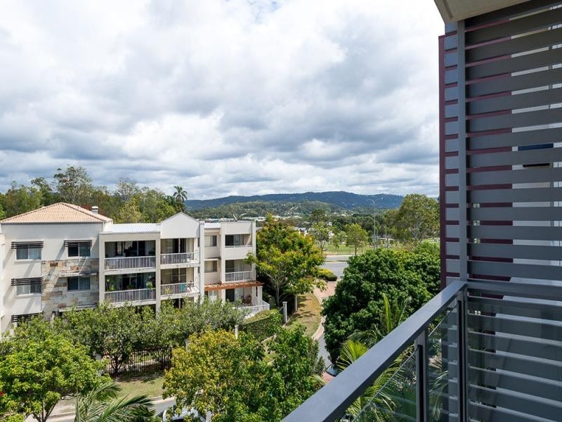 216/2 Riverwalk Avenue, Robina QLD 4226