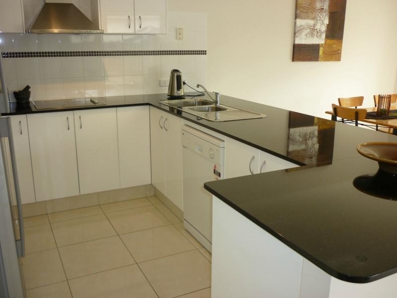 2/7 Scots Place, Robina QLD 4226