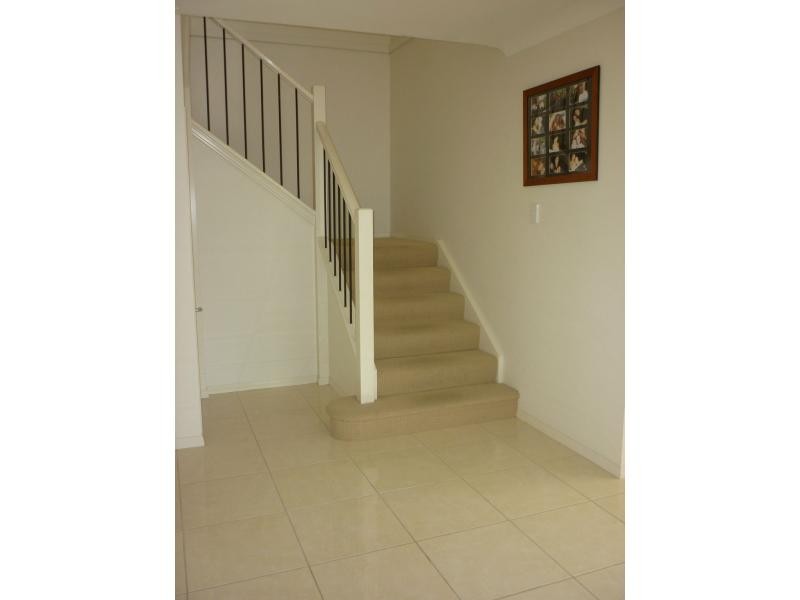 2/7 Scots Place, Robina QLD 4226
