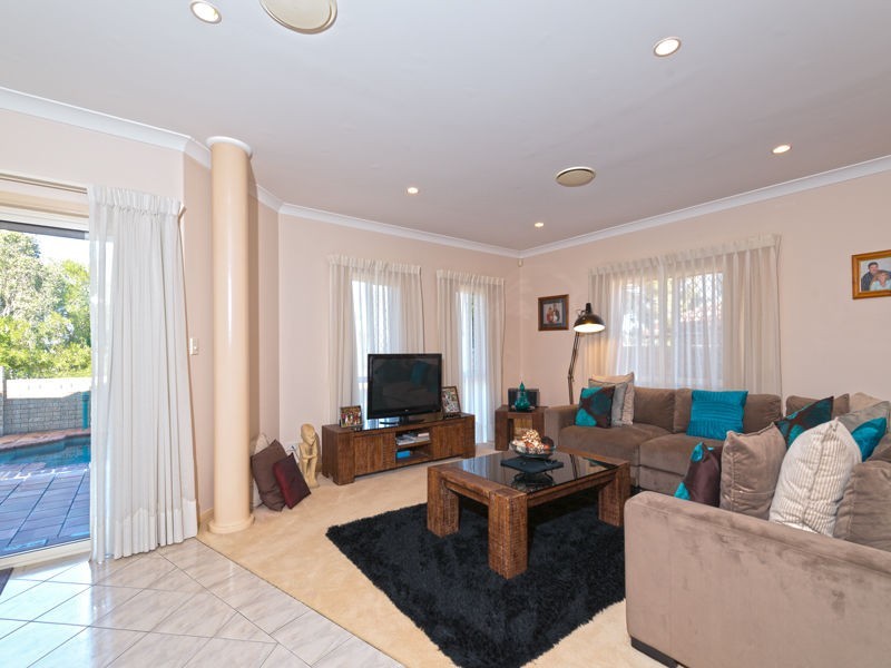 2 Rachelle Court, Merrimac QLD 4226