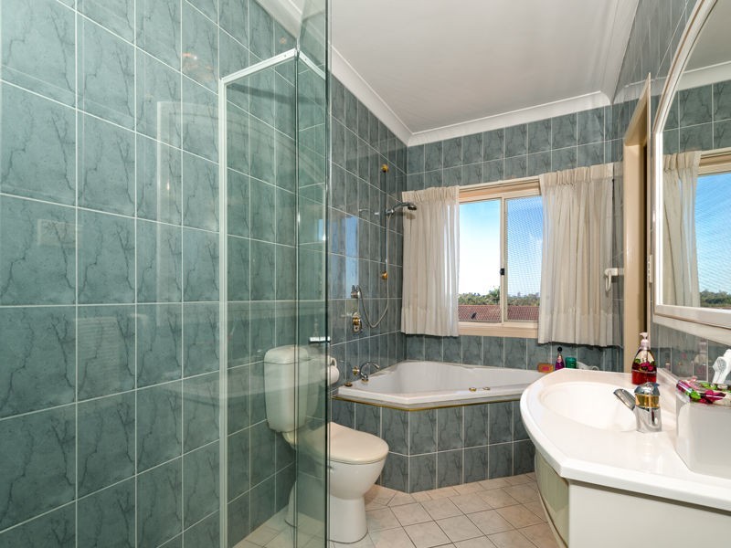 2 Rachelle Court, Merrimac QLD 4226