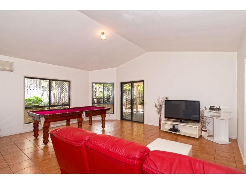 37 Lantau Crescent, Varsity Lakes QLD 4227