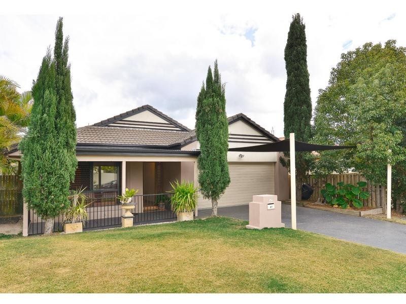 37 Lantau Crescent, Varsity Lakes QLD 4227