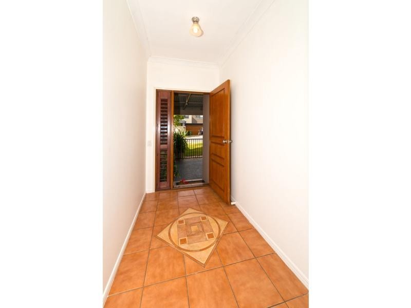 37 Lantau Crescent, Varsity Lakes QLD 4227