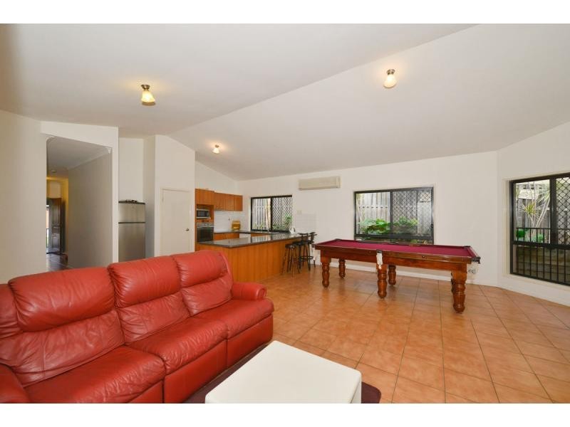 37 Lantau Crescent, Varsity Lakes QLD 4227