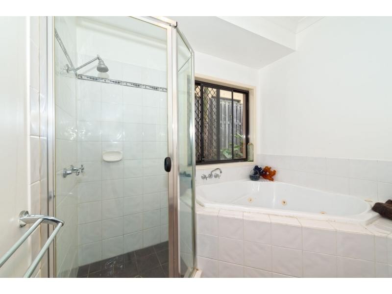 37 Lantau Crescent, Varsity Lakes QLD 4227