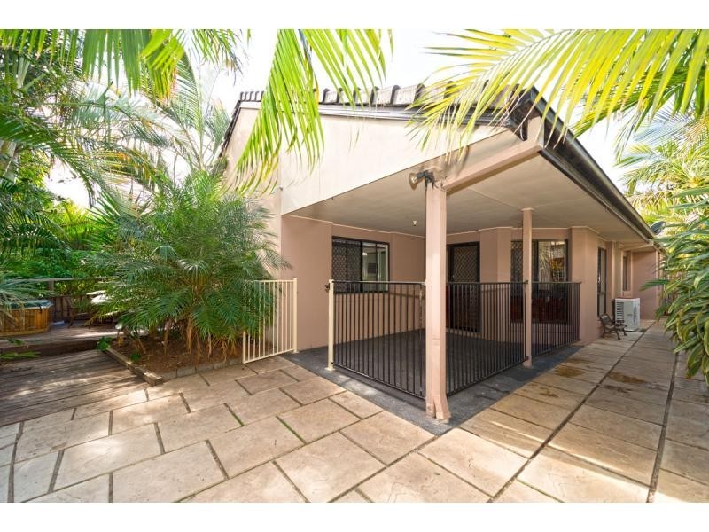 37 Lantau Crescent, Varsity Lakes QLD 4227