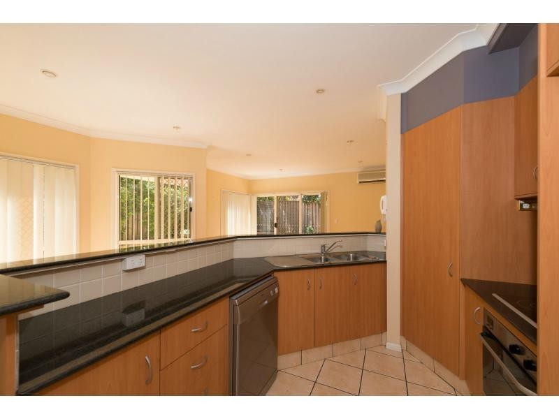 7/3-17 Camphorwood Court, Robina QLD 4226