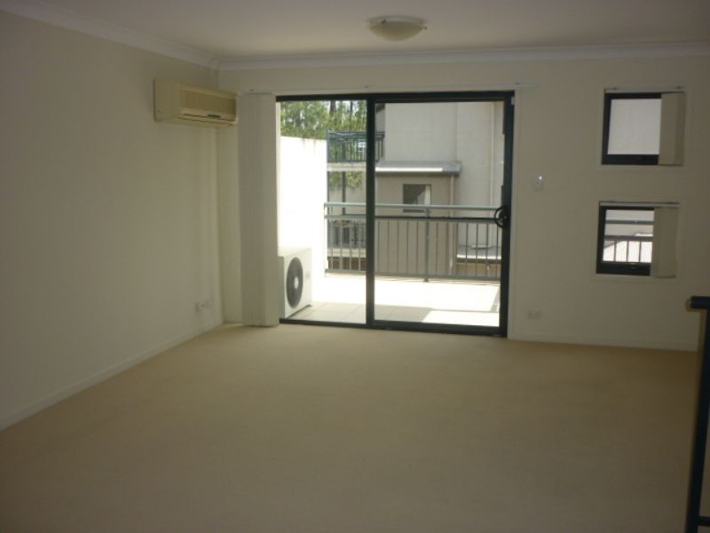 9/18 Geraldton Drive, Varsity Lakes QLD 4227