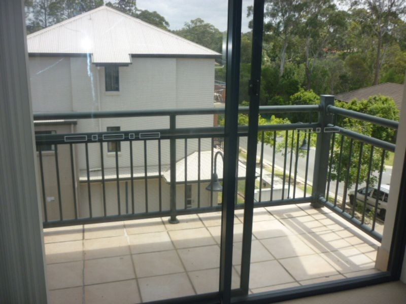 9/18 Geraldton Drive, Varsity Lakes QLD 4227