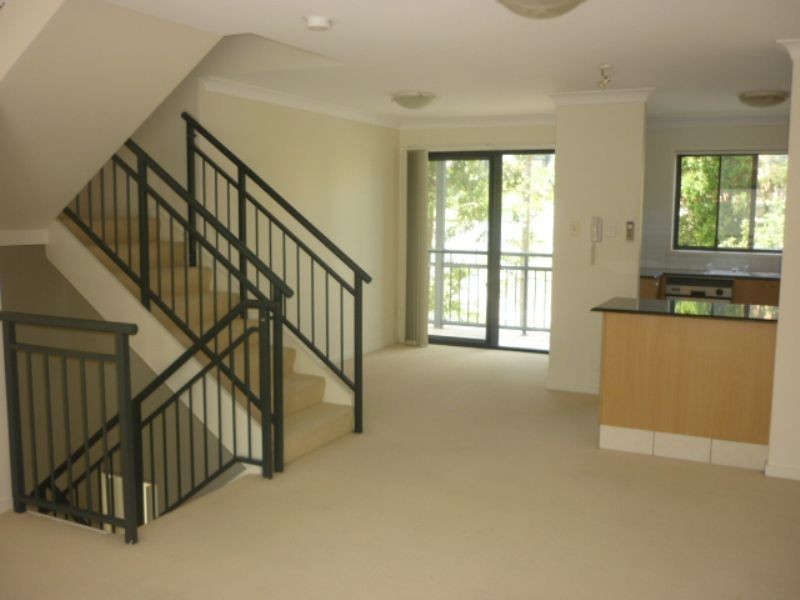 9/18 Geraldton Drive, Varsity Lakes QLD 4227