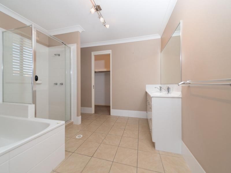 19 Yaldara Street, Pacific Pines QLD 4211