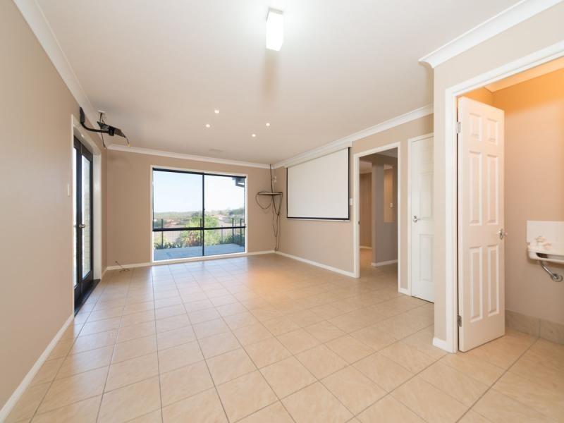 19 Yaldara Street, Pacific Pines QLD 4211