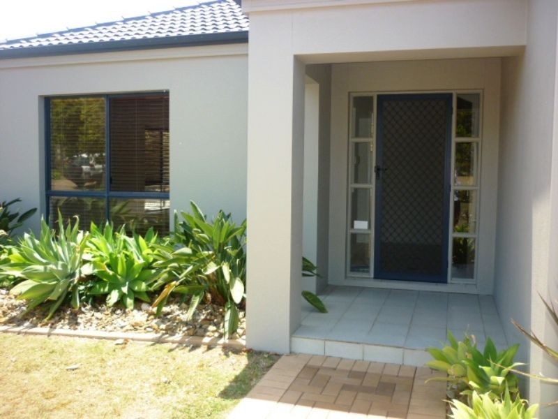 9 Corina Close, Robina QLD 4226