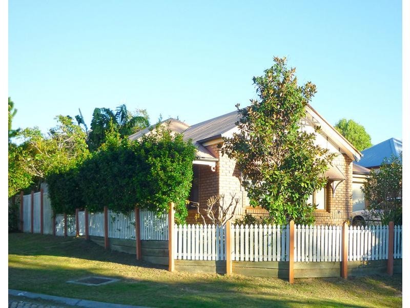 8 Ranier Crescent, Varsity Lakes QLD 4227