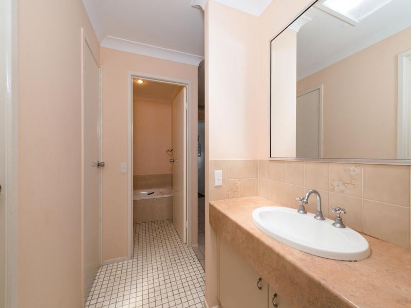 12 Wolvi Place, Helensvale QLD 4212