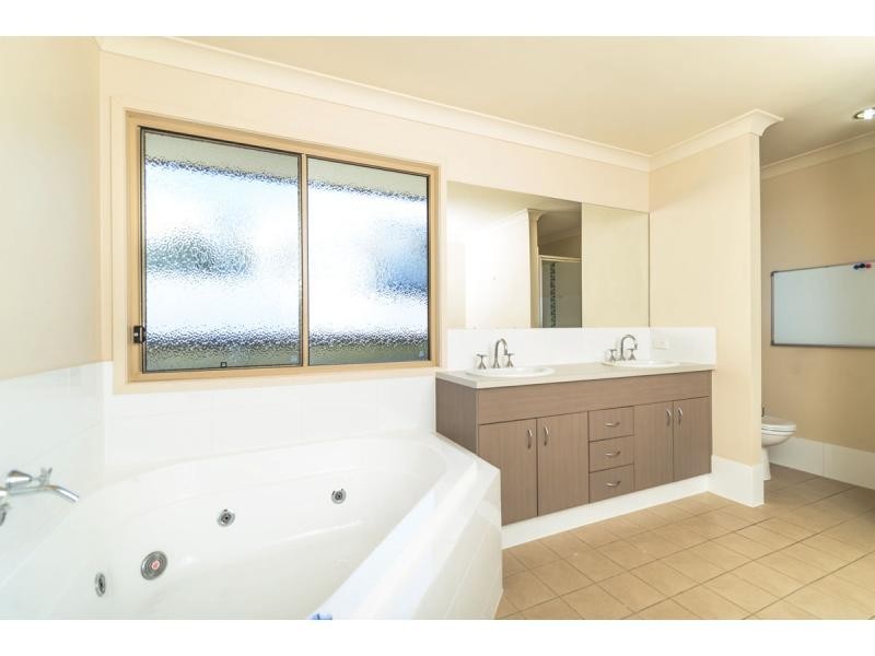 30 Willow Tree Drive, Reedy Creek QLD 4227