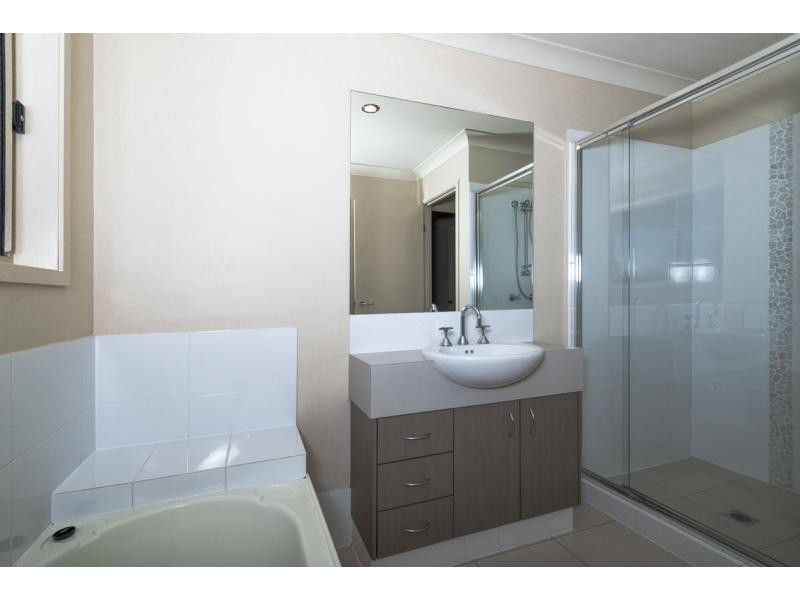 30 Willow Tree Drive, Reedy Creek QLD 4227