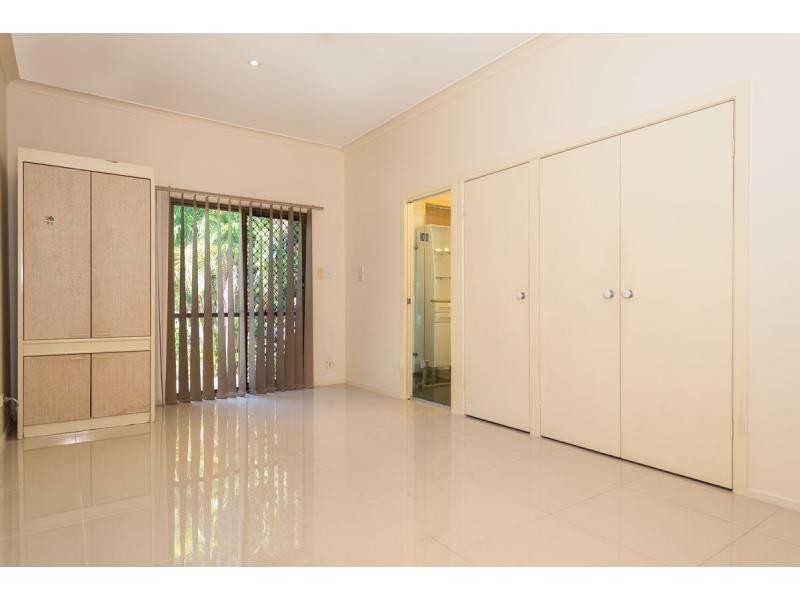 8/212 Central Street, Labrador QLD 4215