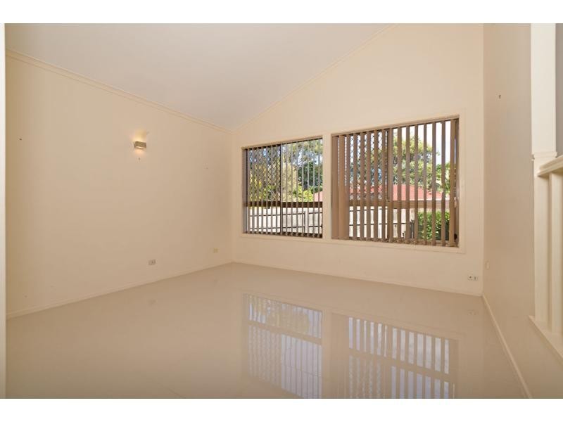 8/212 Central Street, Labrador QLD 4215