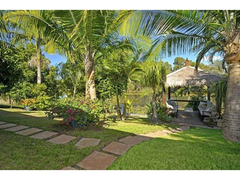 18 Peach Drive, Robina QLD 4226