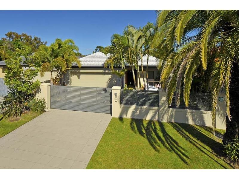 18 Peach Drive, Robina QLD 4226