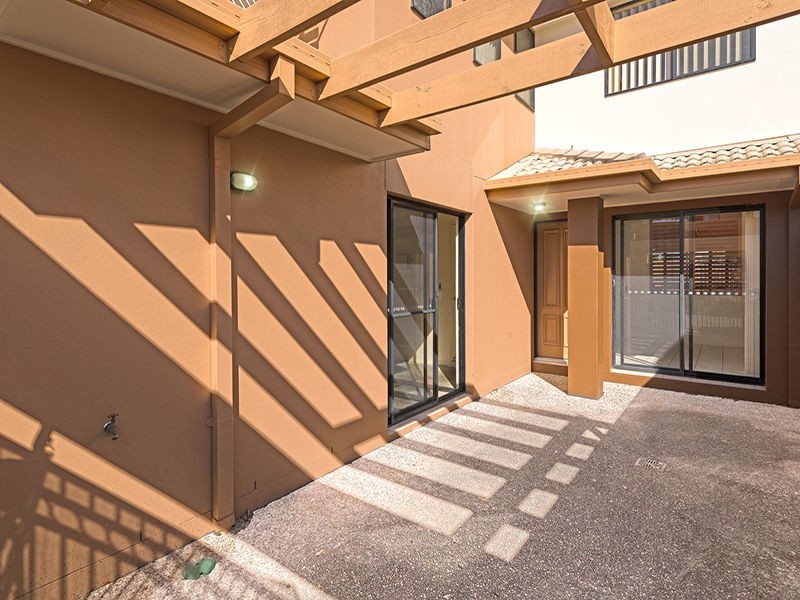 127/136 Palm Meadows Drive, Carrara QLD 4211