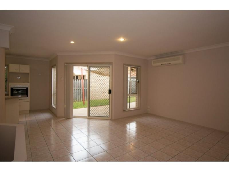 8 Dartmouth Court, Varsity Lakes QLD 4227