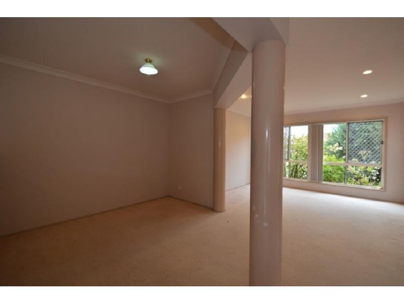 8 Dartmouth Court, Varsity Lakes QLD 4227