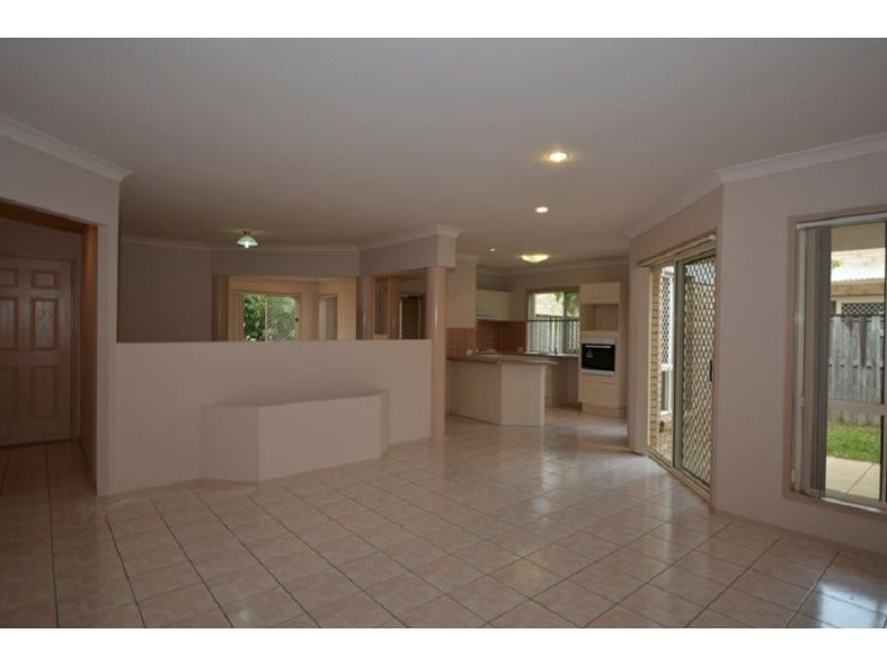 8 Dartmouth Court, Varsity Lakes QLD 4227