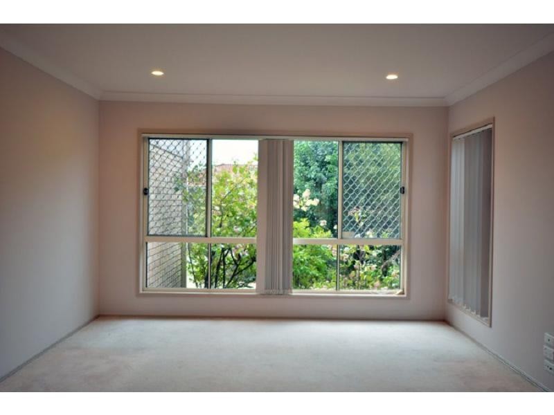8 Dartmouth Court, Varsity Lakes QLD 4227