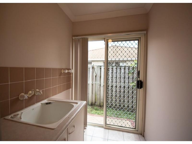 8 Dartmouth Court, Varsity Lakes QLD 4227