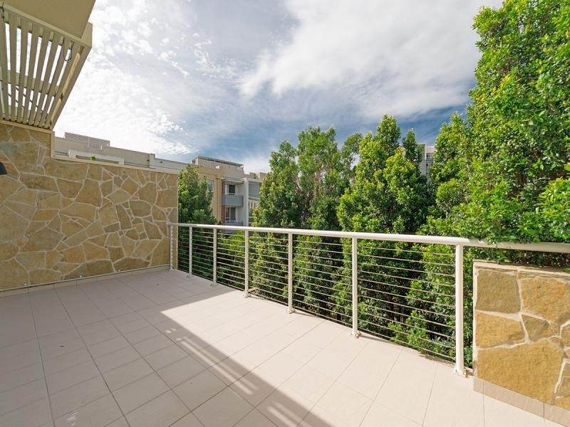 65 Riverwalk Avenue, Robina QLD 4226