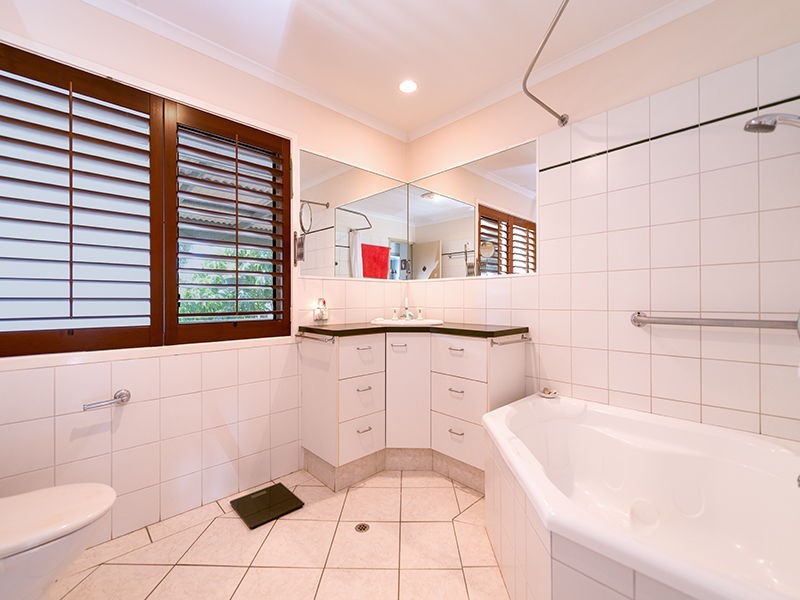 67 Pacific Avenue, Miami QLD 4220